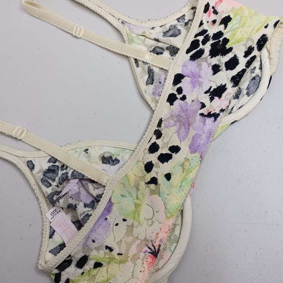 Victoria’s Secret Vintage Dainty Floral Lace Underwire Front Closure Bra - Picture 4 of 11